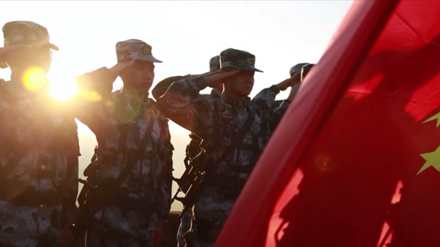 空軍官兵致敬偉大祖國：守衛(wèi)歲月安好，捍衛(wèi)每寸山河