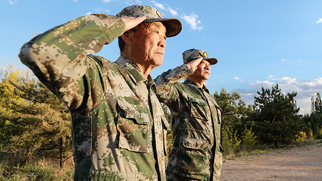 “立正！”將軍下達(dá)命令 百萬“雄兵”精神抖擻