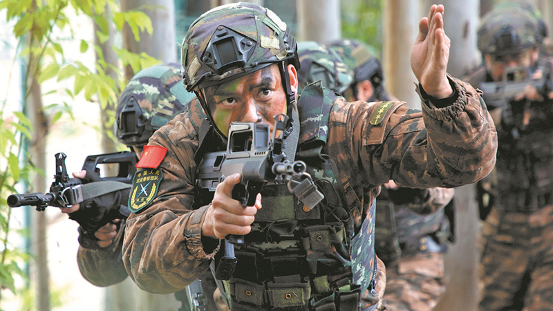 武警廣西總隊(duì)機(jī)動支隊(duì)參謀邱健強(qiáng)軍精武掠影