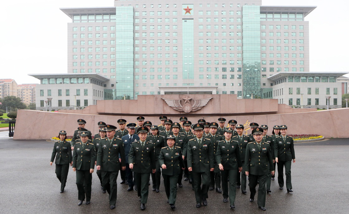 新時(shí)代聚力鑄魂育人的“播火者”——記陸軍工程大學(xué)“星火”理論宣講服務(wù)政治教員群體