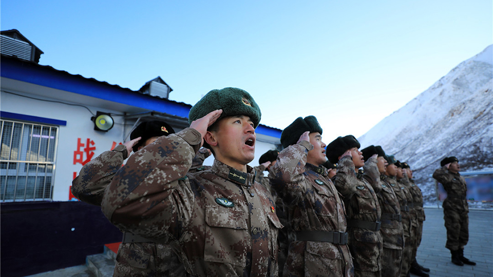 新春走軍營(yíng)丨冰川腳下年貨來(lái)