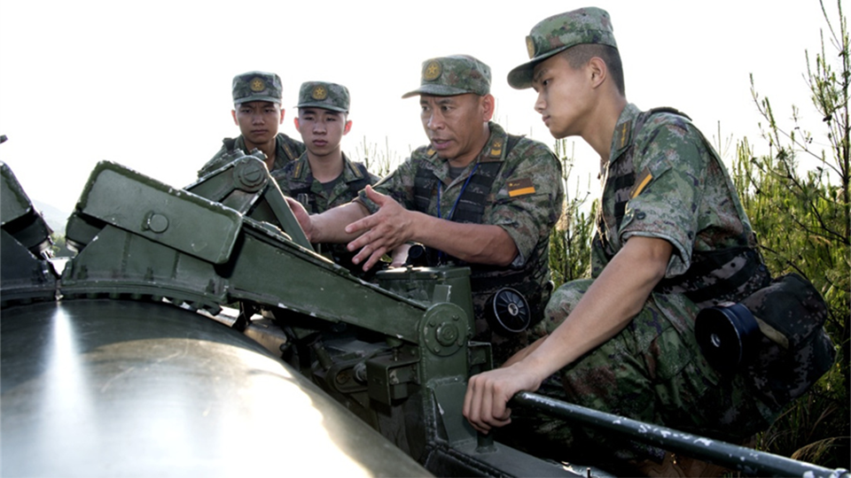 了不起的中國軍人丨二十大代表何賢達：“永遠不滿足于現(xiàn)狀，永遠向遠處看”