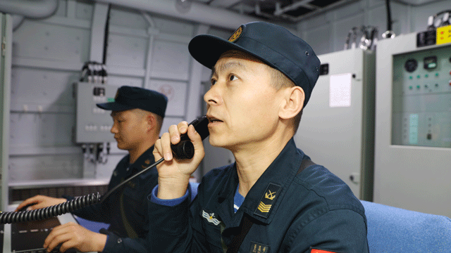 了不起的中國(guó)軍人丨董國(guó)峰：登上了更先進(jìn)的戰(zhàn)艦，就得挑戰(zhàn)更先進(jìn)的專業(yè)