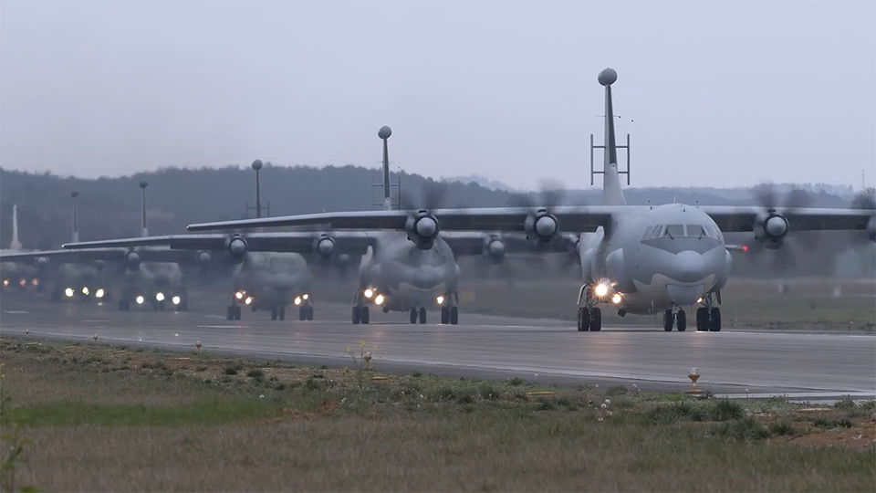 空軍航空兵某師：狩獵空天 礪劍無形撥云霧